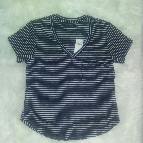 Abercrombie & Fitch V-Neck Boyfriend Tee - Picture 3 of 6